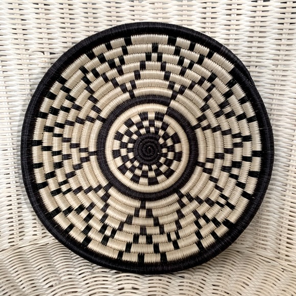 Black/White African Boho Hand Woven Raffia Rwandan Sisal Basket/Bowl/Accent - Picture 1 of 2